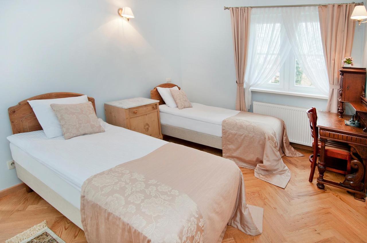 Palac W Debinie Krzeszkowice Εξωτερικό φωτογραφία